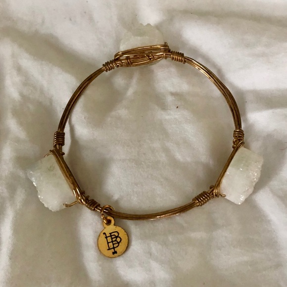 BOURBON AND BOWTIES Gold Wire Agate Bracelet - Picture 7 of 7